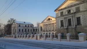 Главный дом с двумя флигелями и галереями (дом Пьянковых, 1-я пол. XIX века) (Сольвычегодск)