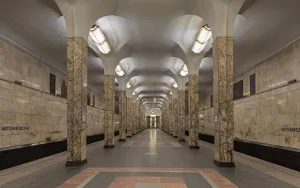 Перронный зал станции метро Автозаводская