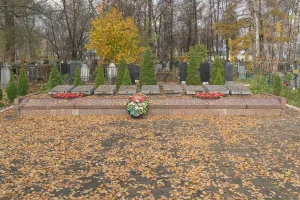 Братская могила советских воинов