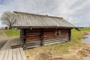 Баня из деревни Мижостров (остров Кижи)