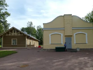 Флигель (Ломоносов)