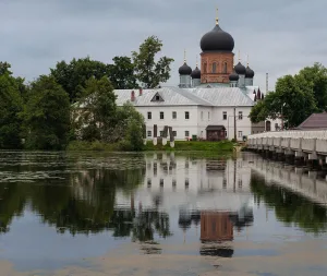 Свято-Введенский Островной монастырь