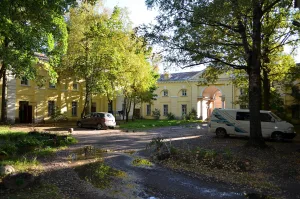 Дворцовые конюшни (Павловск)