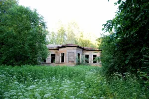 Усадьба «Руново» («Кобрино»), в которой в 1800-1837 гг. жил мореплаватель Ю.Ф. Лисянский (Кобрино)