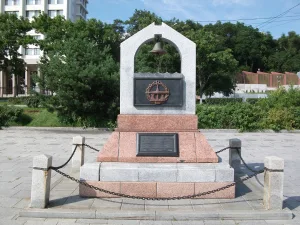 Памятный знак «Пионерам подводного плавания на Тихом океане» (Владивосток)