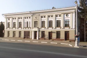 Здание, где был избран Белгородский Совет рабочих и солдатских депутатов. Здесь состоялся митинг трудящихся города, на котором с большой речью выступил председатель ВЦИК М.И. Калинин