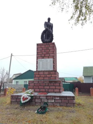 Братская могила 62 советских воинов, погибших в боях с фашистскими захватчиками