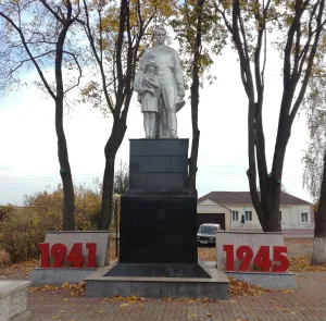 Братская могила 495 советских воинов, погибших в боях с фашистскими захватчиками