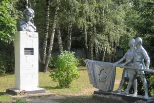 Памятник Герою Советского Союза Е.М. Рудневой (Салтыковка)