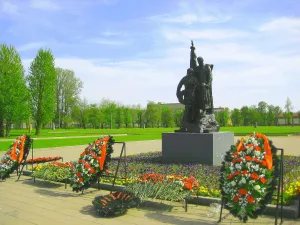Братская могила жителей Ленинграда, погибших в годы Великой Отечественной войны