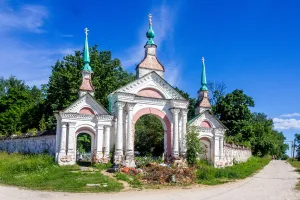 Ограда с воротами (Никологоры)