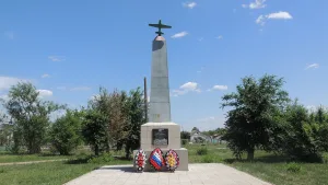 Братская могила лётчиков, погибших в авиакатастрофе в период Сталинградской битвы
