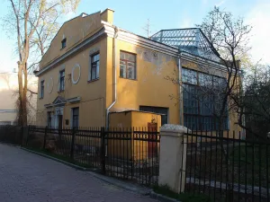 Дом, в котором в 1947-1953 гг. жила и работала выдающийся советский скульптор В.И. Мухина (Хамовники)