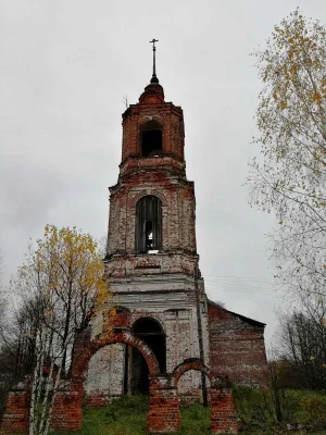 Ограда с воротами (Мостцы)