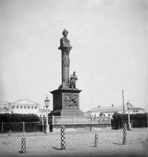 Памятник царю Михаилу Фёдоровичу и крестьянину Ивану Сусанину