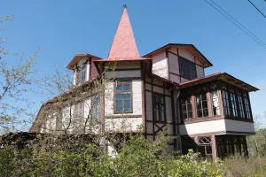Здание дачи (Ломоносов)
