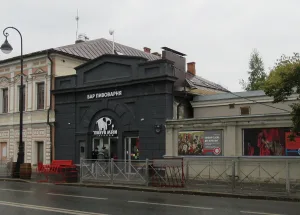 Здание складов (въезд в комплекс со стороны улицы Островского) (Казань)