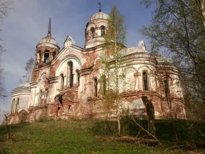 Церковь Святой Троицы в Язвищах