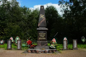 Братская могила советских воинов, погибших в борьбе с фашистами (Никольское)