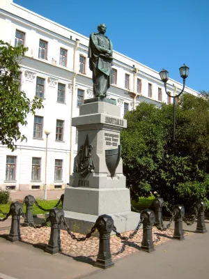 Памятник исследователю Арктики П.К. Пахтусову