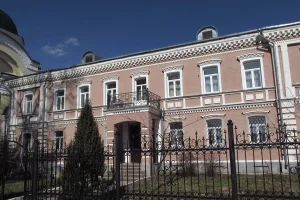 Корпус каменный двухэтажный к востоку от братской трапезной (Льва Толстого)