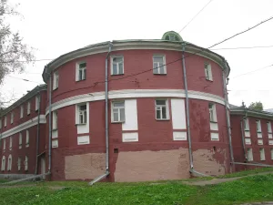 Конный двор с башнями: восточный корпус с башней (Черёмушки)