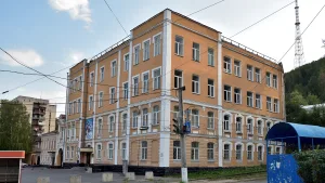 Здание техникума, где в 1917-1918 гг. помещался штаб Красной Гвардии и бюро Союза социалистической рабочей молодежи (Златоуст)