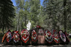 Братская могила воинов Советской Армии, умерших от ран (1941-1945) (Гусь-Хрустальный)