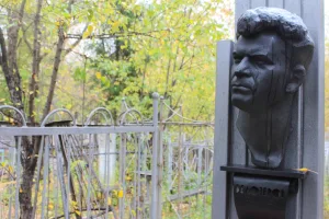 Могила Белозерова Т.М. (1929-1986), русского поэта