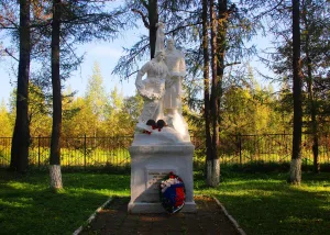 Братское кладбище советских воинов, погибших в боях с фашистами (Бежецк)