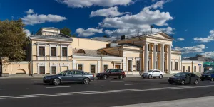Главный дом с флигелями и службами (Тверской)