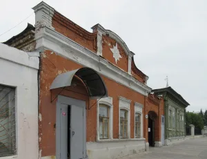 Каменный дом на усадьбе Новокрещеновых