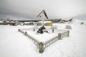 Памятный крест на месте боя жителей с.Лямца с английским десантом в 1856 г. (Лямца)