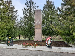 Братская могила детей, погибших от рук фашистов (Вырица)
