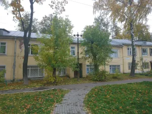 Конюшня и каретный сарай (гостиный двор) (Дзержинский)