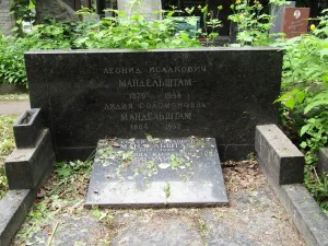 Могила Мандельштама Леонида Исааковича (1879-1944), физика (Хамовники)