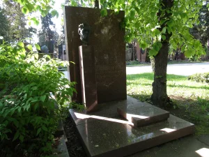 Могила и надгробие Модорова Фёдора Александровича (1890-1967), художника (Хамовники)
